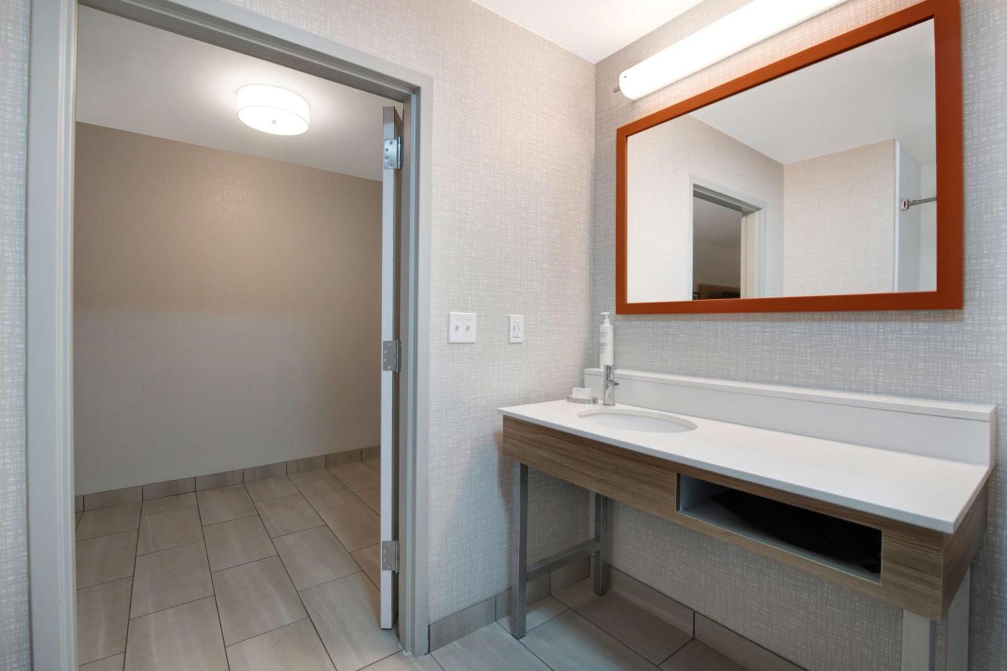 Hampton Inn איזלי מראה חיצוני תמונה